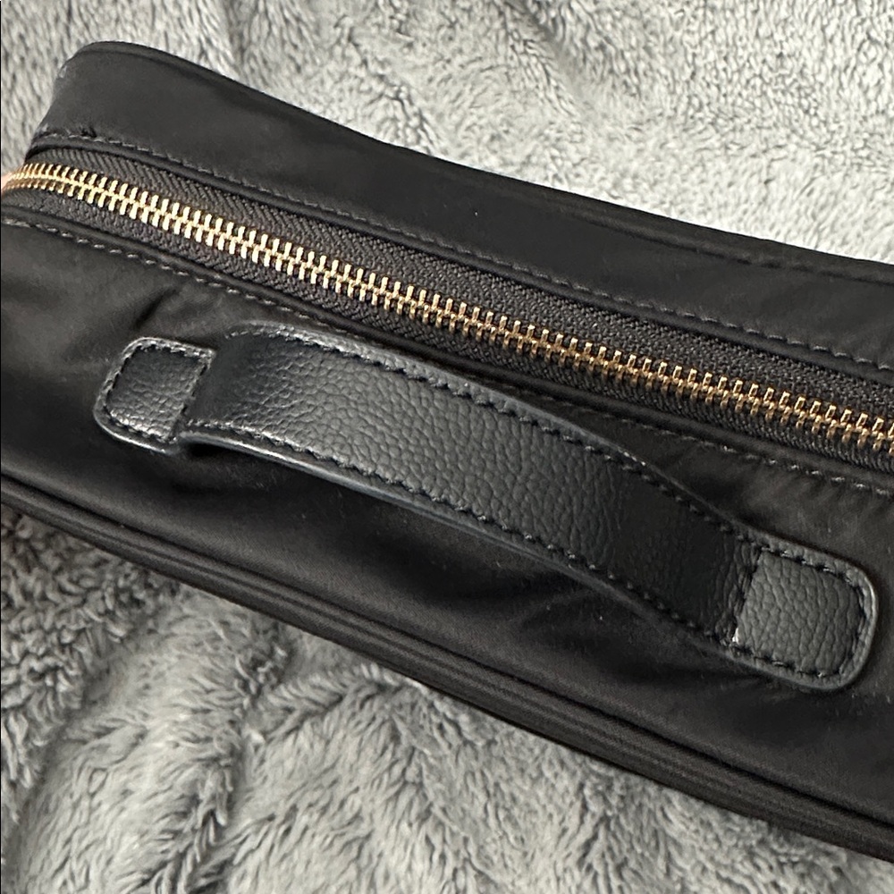 Kate Spade Toiletry Cosmetic Travel Bag - Picture 8 of 16